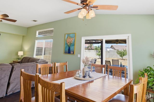8203 Premier Avenue, Bakersfield, CA 93313