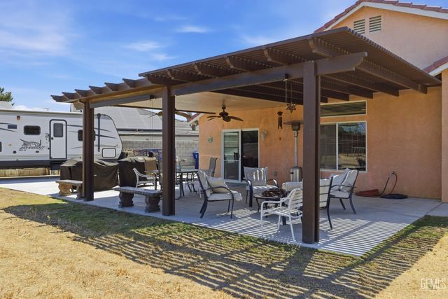 8203 Premier Avenue, Bakersfield, CA 93313