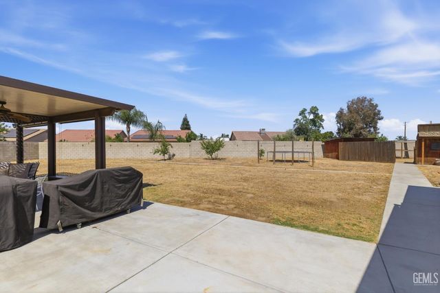 8203 Premier Avenue, Bakersfield, CA 93313
