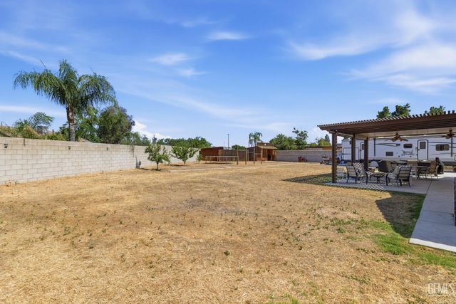 8203 Premier Avenue, Bakersfield, CA 93313