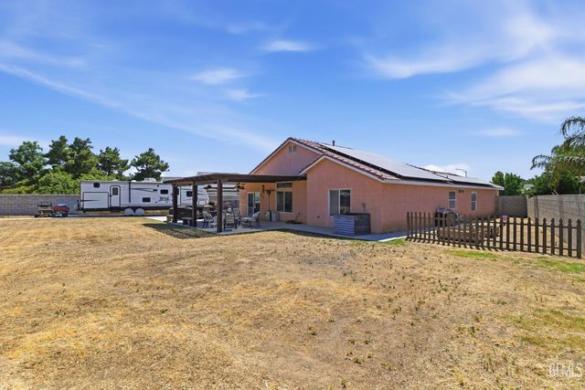8203 Premier Avenue, Bakersfield, CA 93313