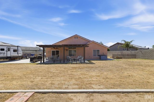 8203 Premier Avenue, Bakersfield, CA 93313