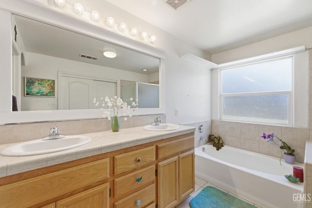 8203 Premier Avenue, Bakersfield, CA 93313