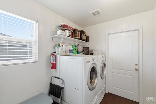 8203 Premier Avenue, Bakersfield, CA 93313