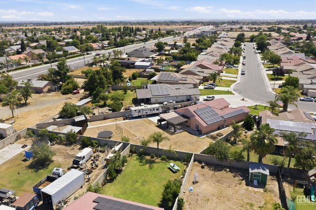 8203 Premier Avenue, Bakersfield, CA 93313
