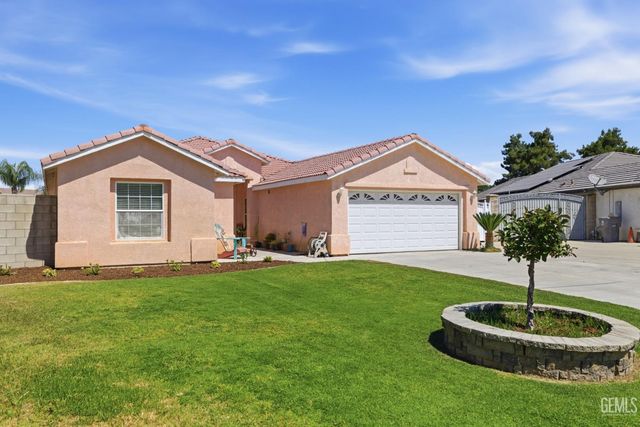 8203 Premier Avenue, Bakersfield, CA 93313