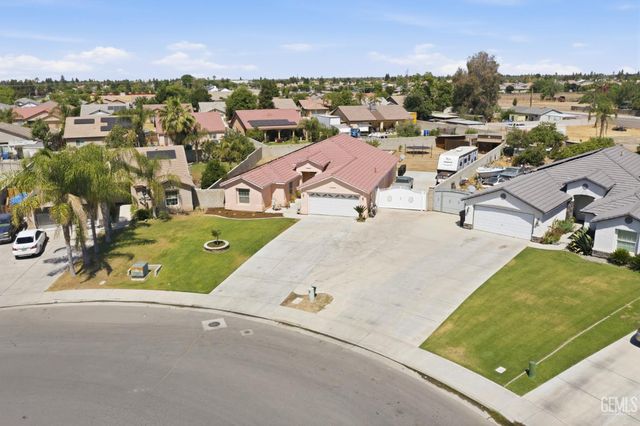 8203 Premier Avenue, Bakersfield, CA 93313