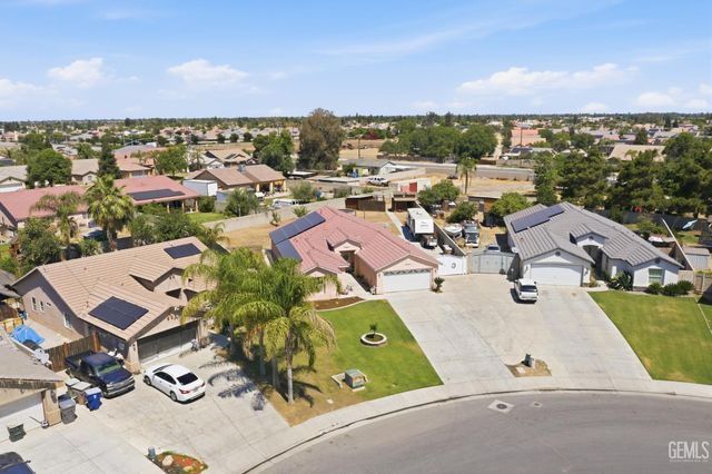 8203 Premier Avenue, Bakersfield, CA 93313