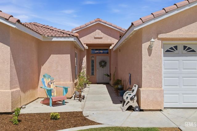 8203 Premier Avenue, Bakersfield, CA 93313