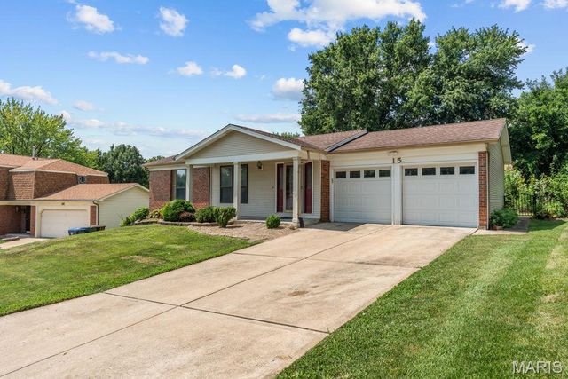 15 Jenny Lind Drive, St Peters, MO 63376