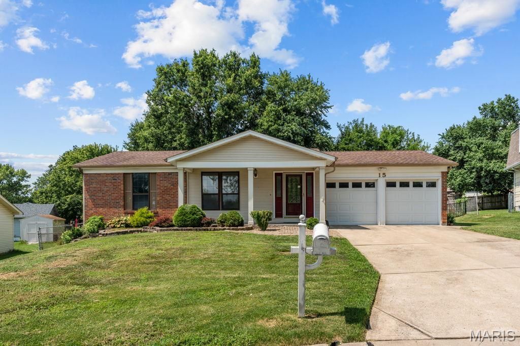15 Jenny Lind Drive, St Peters, MO 63376