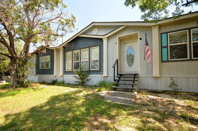 102 S Robin Hill, Kerrville, TX 78028