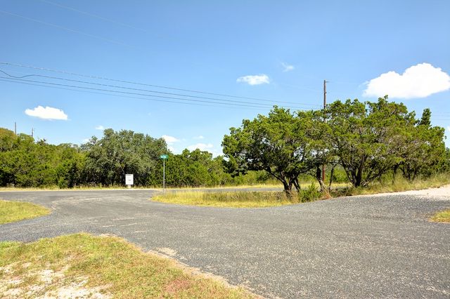 102 S Robin Hill, Kerrville, TX 78028