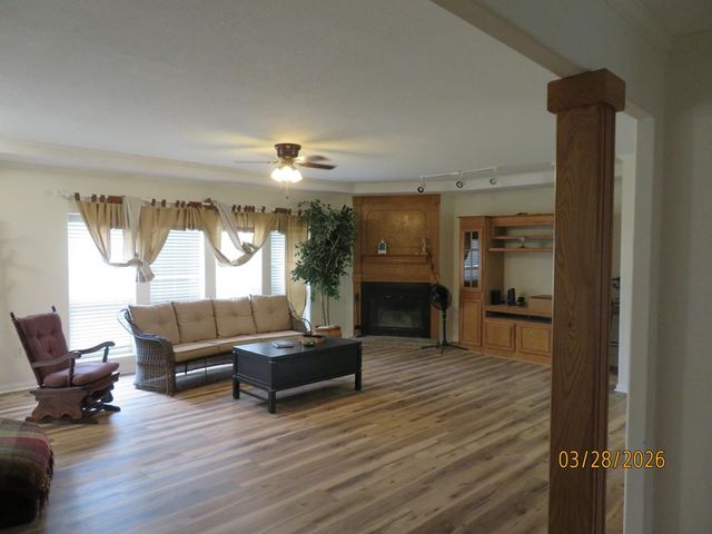 102 S Robin Hill, Kerrville, TX 78028