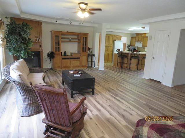 102 S Robin Hill, Kerrville, TX 78028