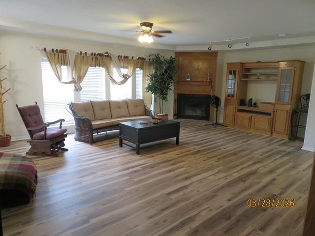 102 S Robin Hill, Kerrville, TX 78028