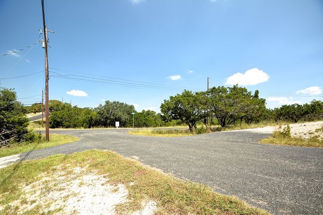 102 S Robin Hill, Kerrville, TX 78028