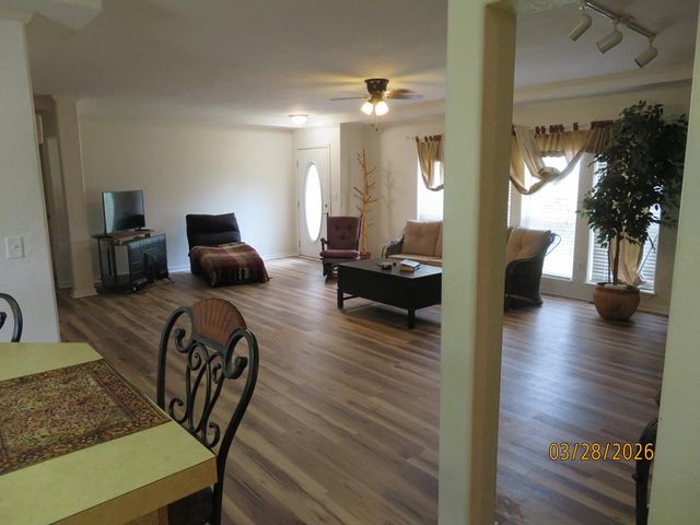 102 S Robin Hill, Kerrville, TX 78028