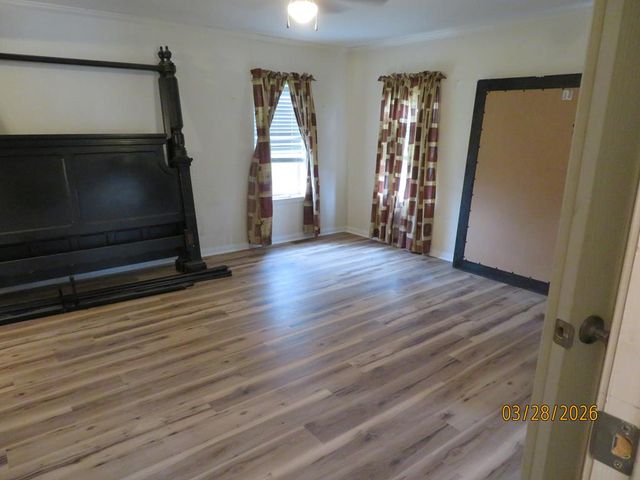 102 S Robin Hill, Kerrville, TX 78028