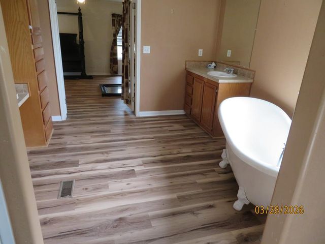 102 S Robin Hill, Kerrville, TX 78028