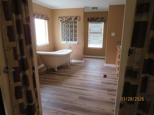 102 S Robin Hill, Kerrville, TX 78028