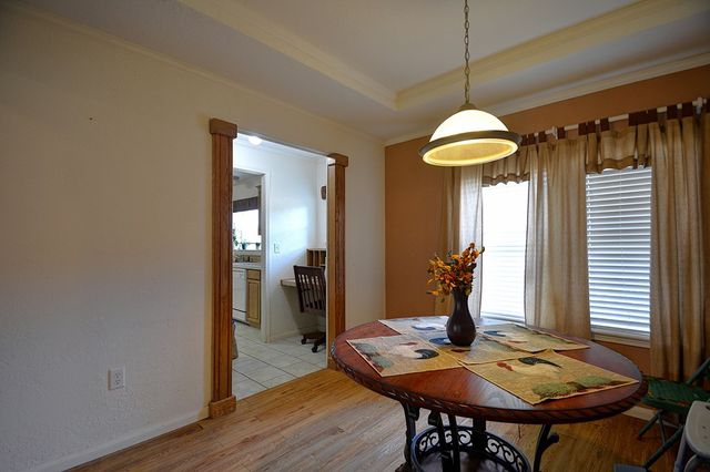 102 S Robin Hill, Kerrville, TX 78028
