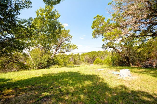 102 S Robin Hill, Kerrville, TX 78028