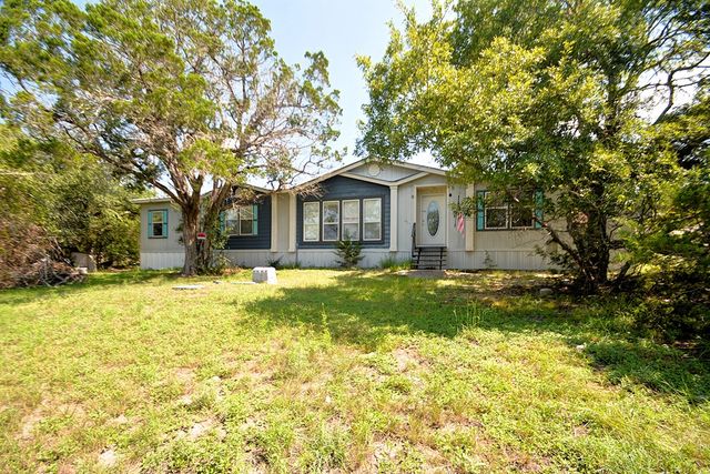 102 S Robin Hill, Kerrville, TX 78028