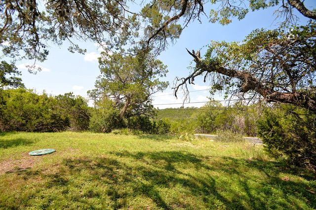102 S Robin Hill, Kerrville, TX 78028