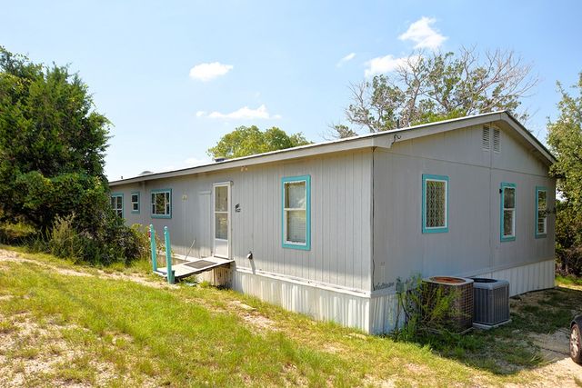 102 S Robin Hill, Kerrville, TX 78028
