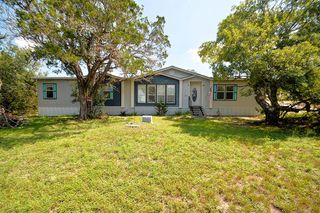 102 S Robin Hill, Kerrville, TX 78028