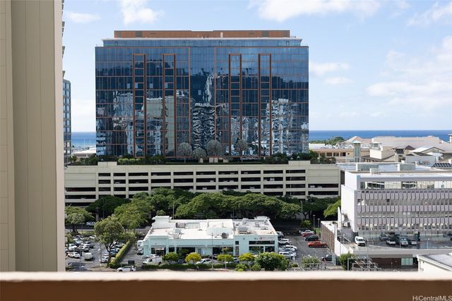 1561 Kanunu Street 1408, Honolulu, HI 96814