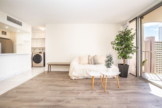 1561 Kanunu Street 1408, Honolulu, HI 96814