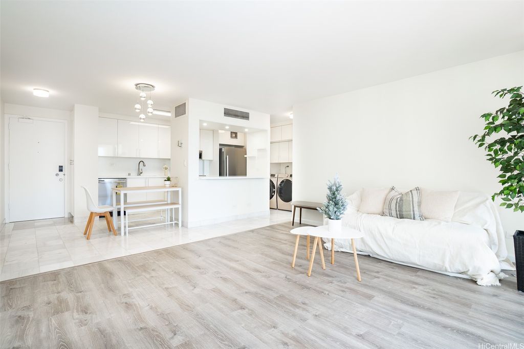 1561 Kanunu Street 1408, Honolulu, HI 96814