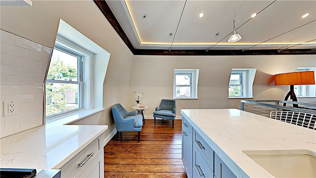 21 School Street 4, Newport, RI 02840