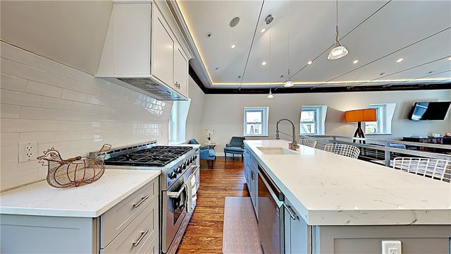 21 School Street 4, Newport, RI 02840