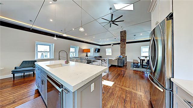 21 School Street 4, Newport, RI 02840