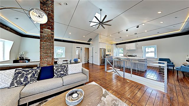 21 School Street 4, Newport, RI 02840