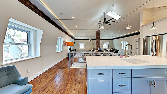 21 School Street 4, Newport, RI 02840