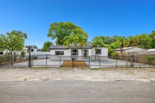 10321 NW 32nd Pl, Miami, FL 33147