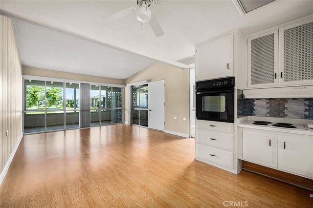 1562 Golden Rain Road 44D M2, Seal Beach, CA 90740