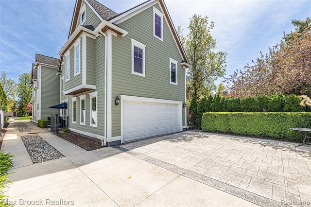 570 Pierce Street, Birmingham, MI 48009