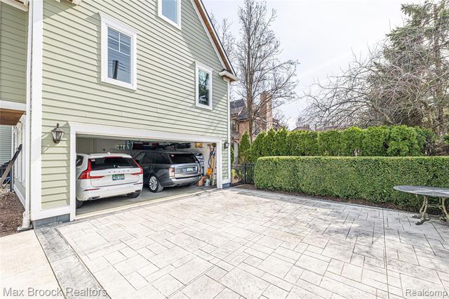 570 Pierce Street, Birmingham, MI 48009