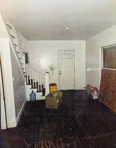 1986 Howard Avenue, Flint, MI 48503