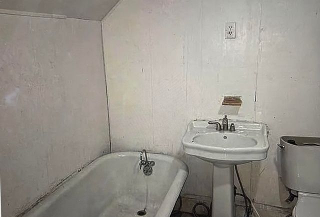 1986 Howard Avenue, Flint, MI 48503