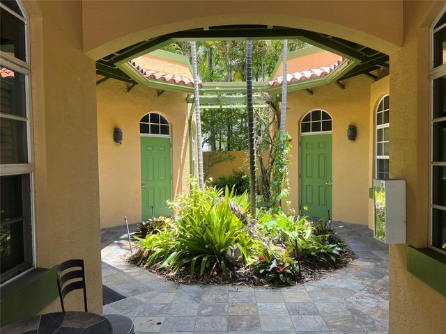 720 NE 3rd Ave, Fort Lauderdale, FL 33304