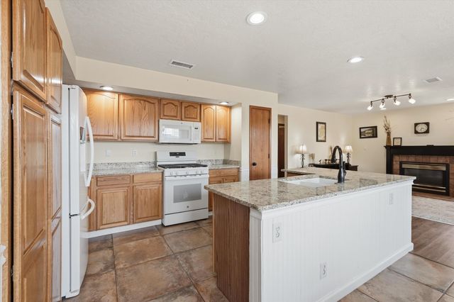 2597 Sandia Loop NE, Rio Rancho, NM 87144