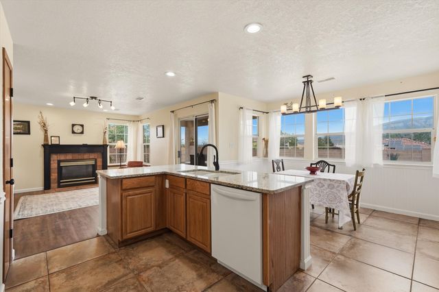 2597 Sandia Loop NE, Rio Rancho, NM 87144