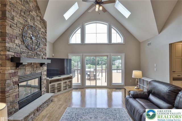 143 Indian Spring Drive, Stroudsburg, PA 18360
