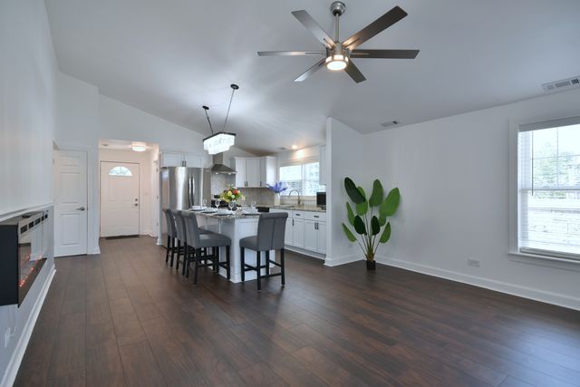 8211 W Grand Avenue, River Grove, IL 60171